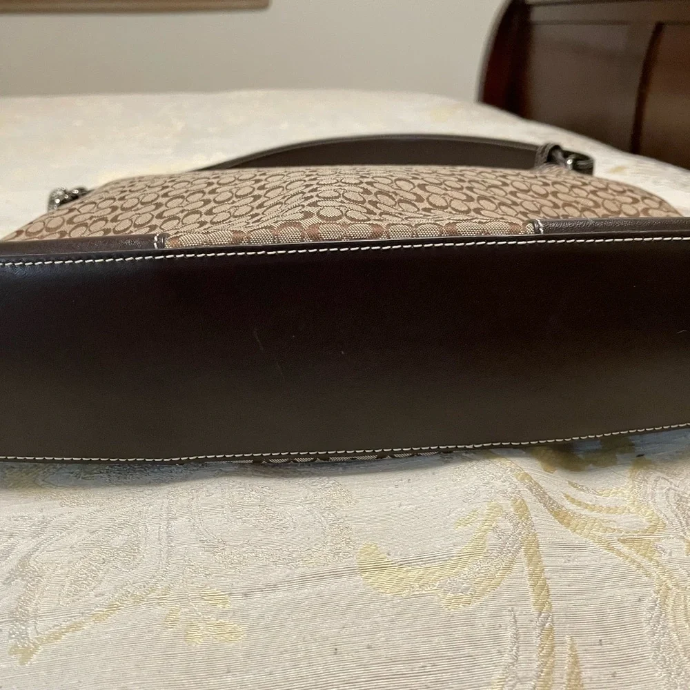 COACH HANDBAG - Picture 4 of 12